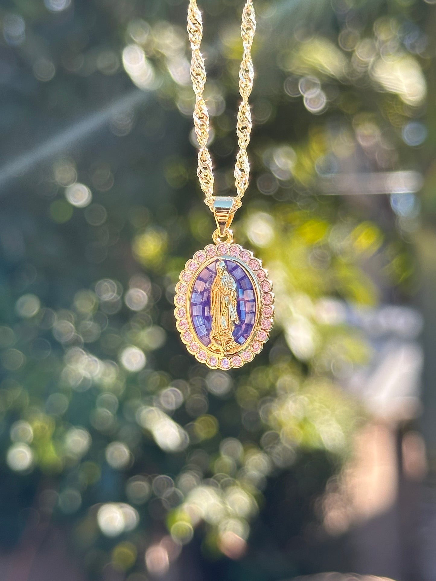 Oval Virgen Mary